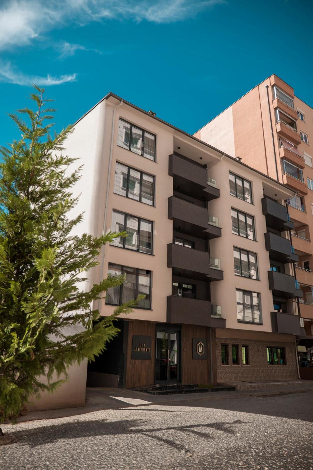 Lux Apartments Priştine Dış mekan fotoğraf